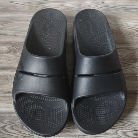 OOFOS Ooahh Black Slide Sandals Unisex Men's 13 Women's 15 - Picture 1 of 4